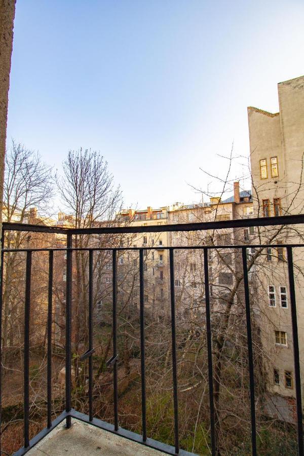 Small Paris Budapest Eksteriør bilde