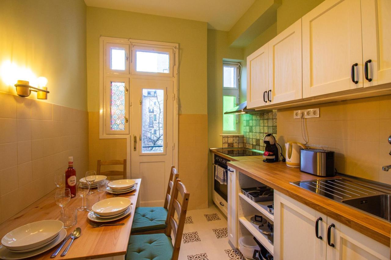 Small Paris Budapest Eksteriør bilde