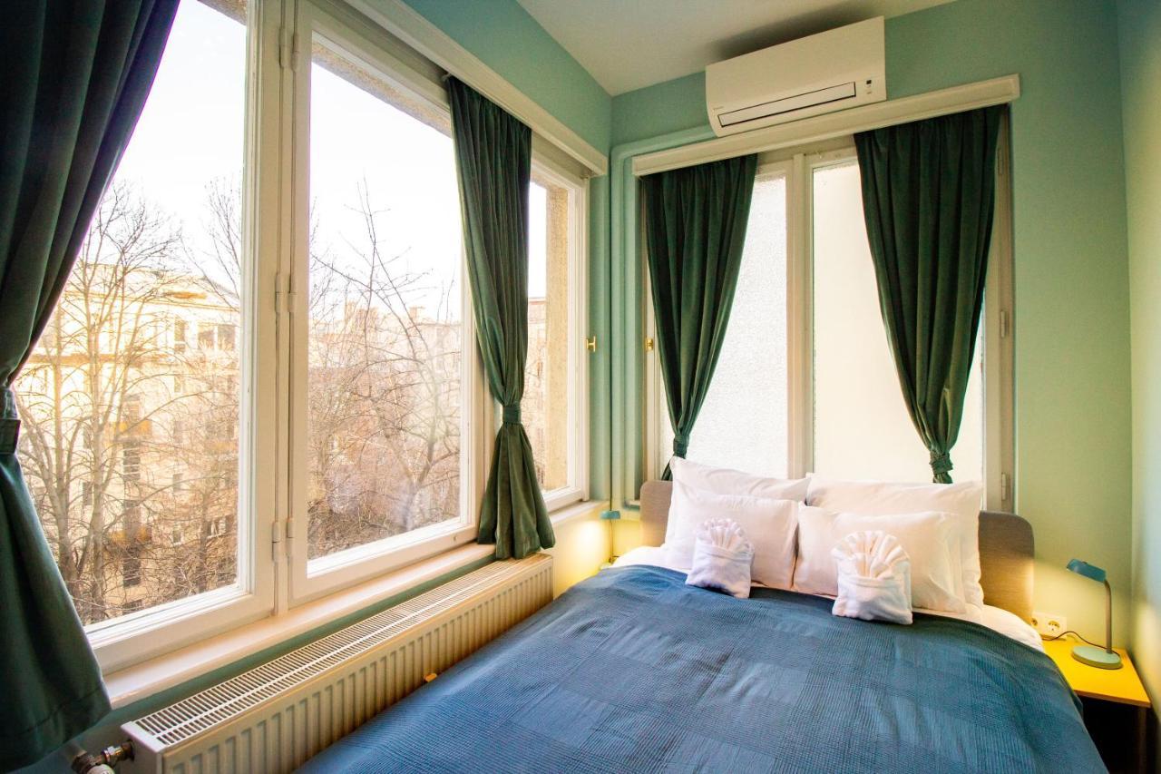 Small Paris Budapest Eksteriør bilde