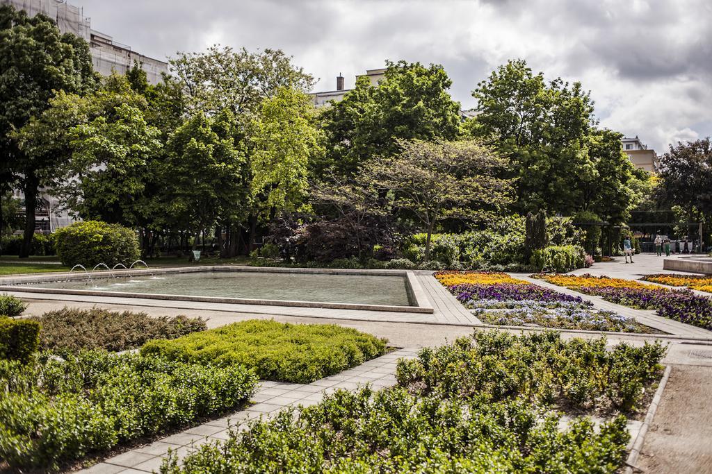 Small Paris Budapest Eksteriør bilde
