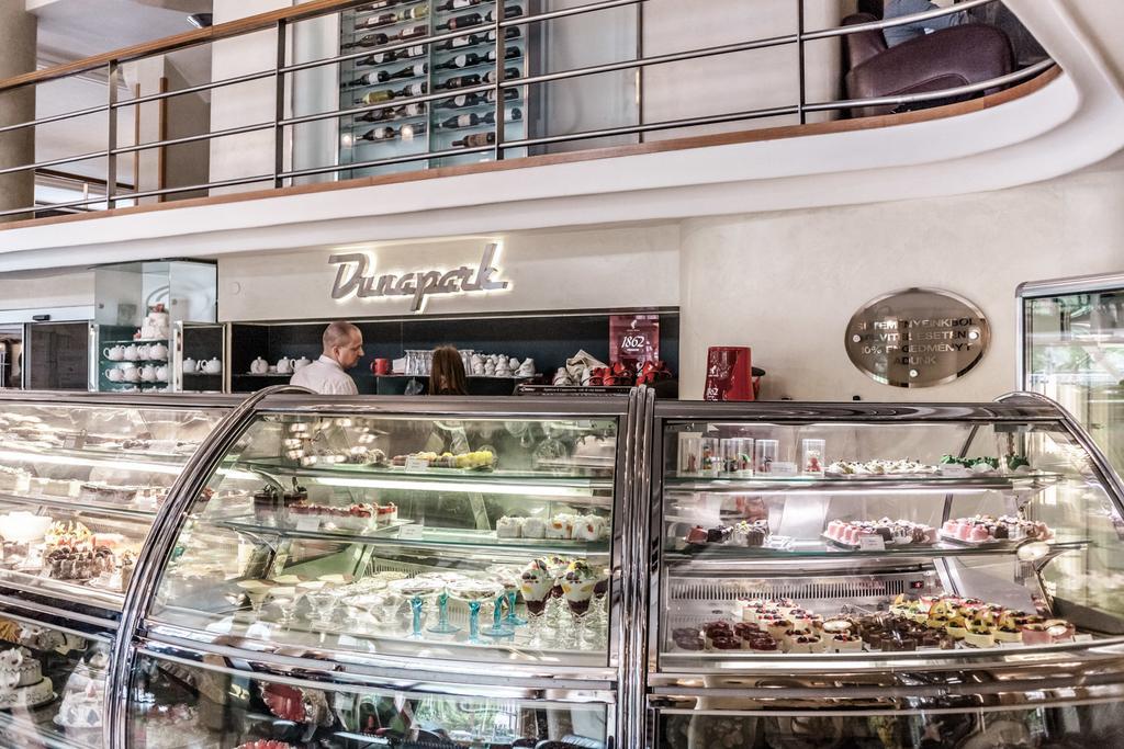 Small Paris Budapest Eksteriør bilde